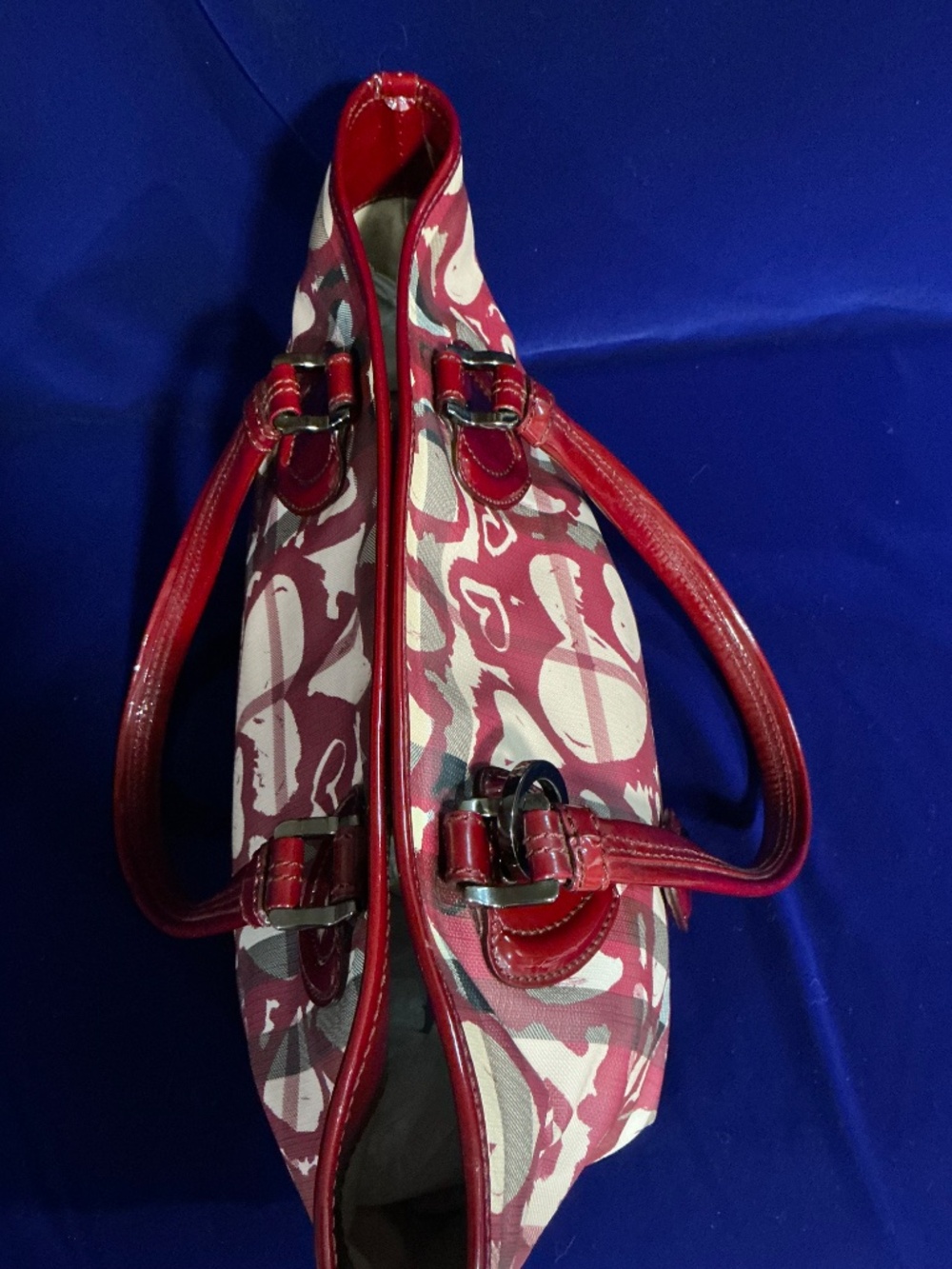 Burberry Ltd Edition Patent Painted Heart Supernova Coated Canvas Nickie Tote - Picture 5 of 10